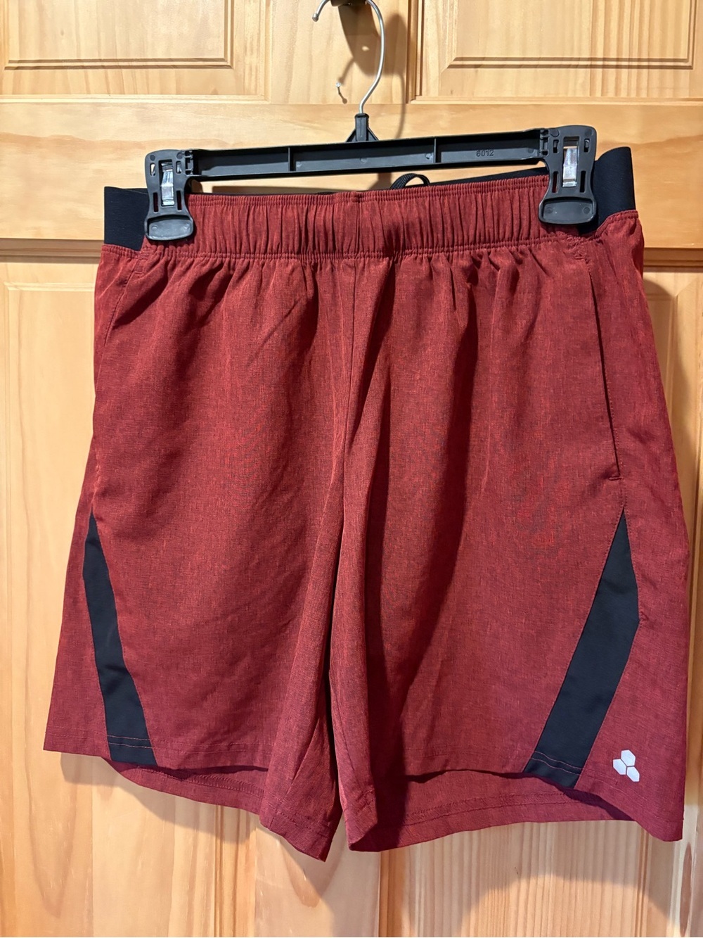 Men's Tek Gear Essential Woven Shorts red/maroon/black size S
